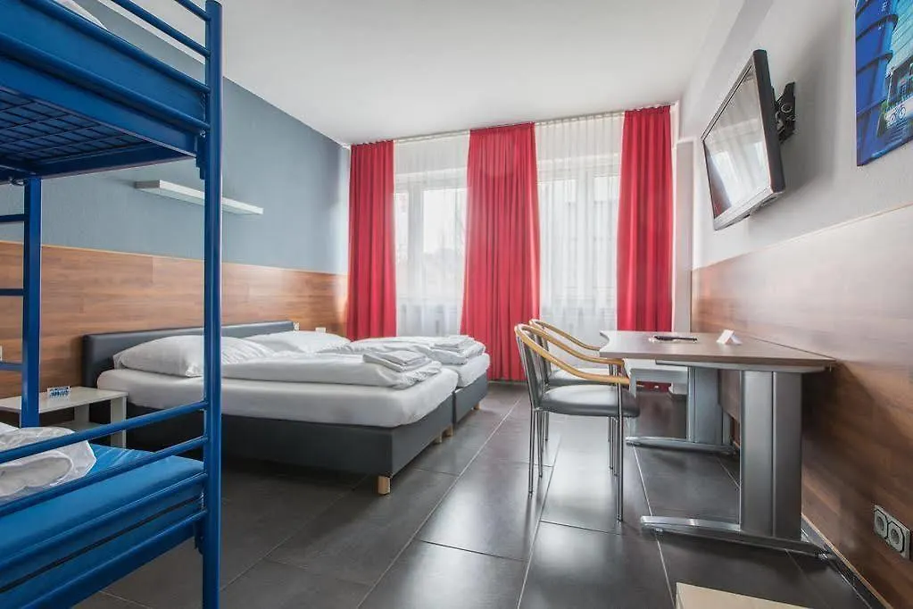 Hotel Madison Am Dom Köln 2*,